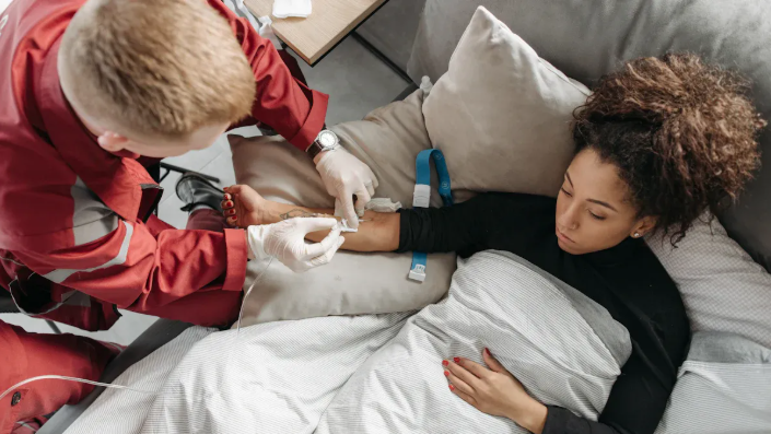 如何找到适合成人尿布的完美拟合